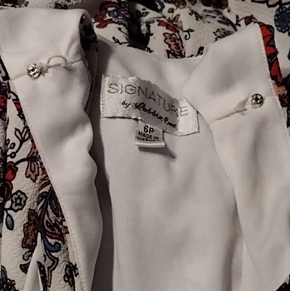 Beautiful handkerchief dress - Picture 9 of 15